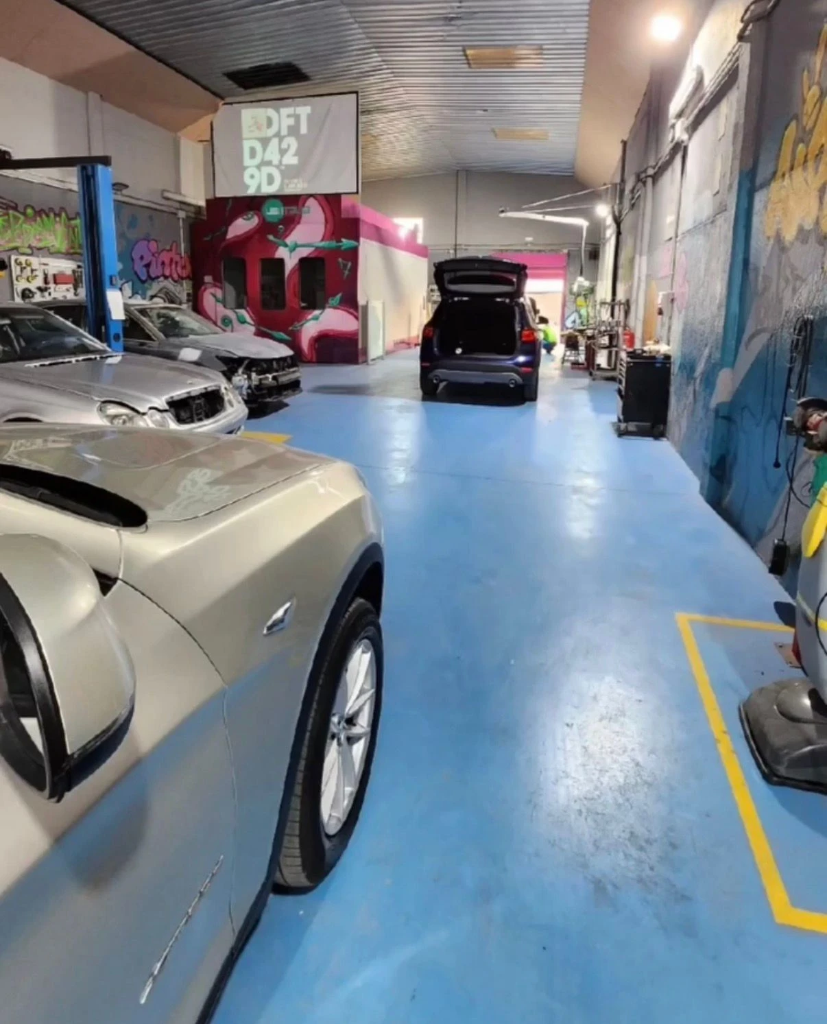 Instalaciones del taller mecánico Crazy Cars Garage en Serranillos del Valle